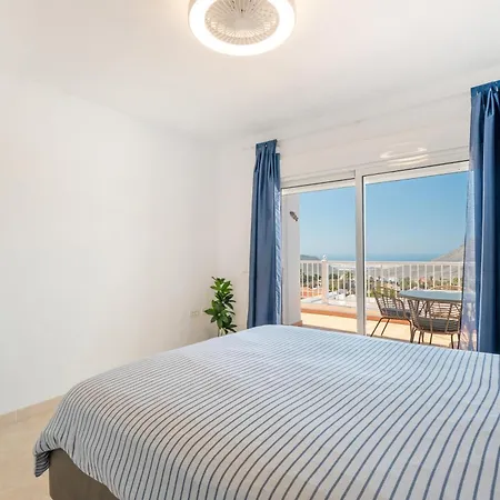 Blue With Amazing View Apartament